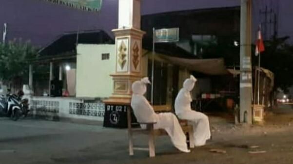 Gaya Berbagai Negara Tangkal Corona: Memisahkan Gender Sampai Pakai Pocong