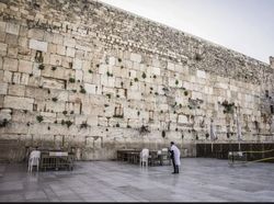 Potret Ikon Dunia Sepi Pengunjung Karena Corona