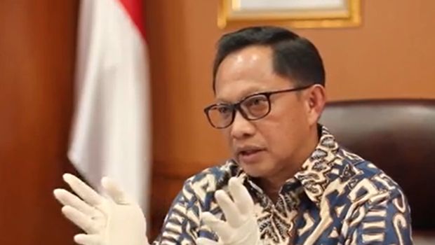 Mendagri Tito Karnavian angkat bicara soal lockdown yang akhir-akhir ramai dibicarakan. Apalagi setelah beberapa daerah menerapkan local lockdown. Menurut Tito, bagaimana seharusnya kepala daerah bersikap dan mengambil kebijakan?
