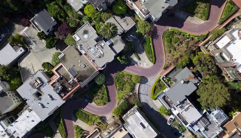 potret landmark sepi corona