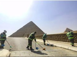 Potret Ikon Dunia Sepi Pengunjung Karena Corona