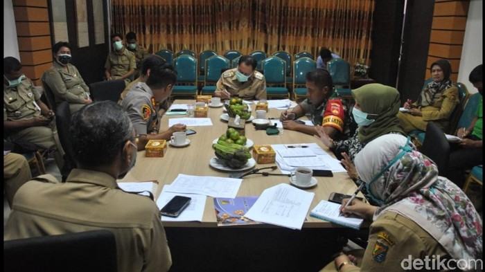 Rapat koordinasi Forkopimda Kota Pekalongan terkait jam malam saat pandemi Corona, Senin (30/3/2020).