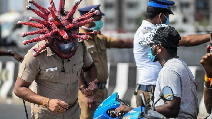 Helm Corona Polisi India
