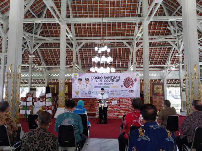 Pemkot Bandung bagikan 23 ribu paket untuk warga miskin terdampak Corona