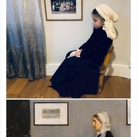 Kamu yang pernah nonton Mr. Bean the movie pasti nggak asing dengan lukisan ini. Seorang anak kecil mencoba meniru gaya perempuan yang ada di lukisan Arrangement in Grey and Black No. 1 karya James McNeill Whistler. (Foto: Twitter)