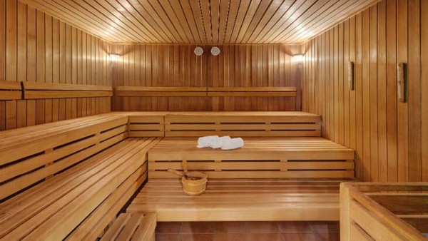 Ruang sauna yang tentunya sangat nyaman dinikmati di musim dingin. Ini dia fasilitas berkelas ala resort ski di Pegunungan Alpen (Leuchtende Hotelfotografie/Grand Hotel Sonnenbichl)