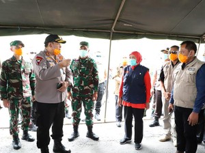 Kendaraan Keluar Masuk Madura Kini Wajib Disemprot Desinfektan
