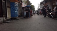 Keramaian pasar dadakan ini terpantau pada Senin (30/3/2020).