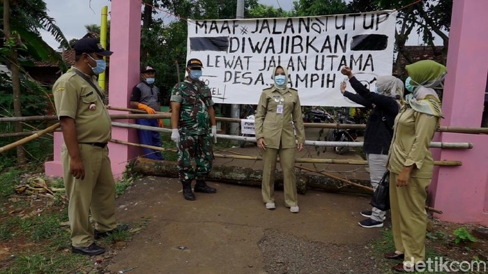 Sejumlah desa di Pekalongan melakukan isolasi wilayah, Senin (30/3/2020).
