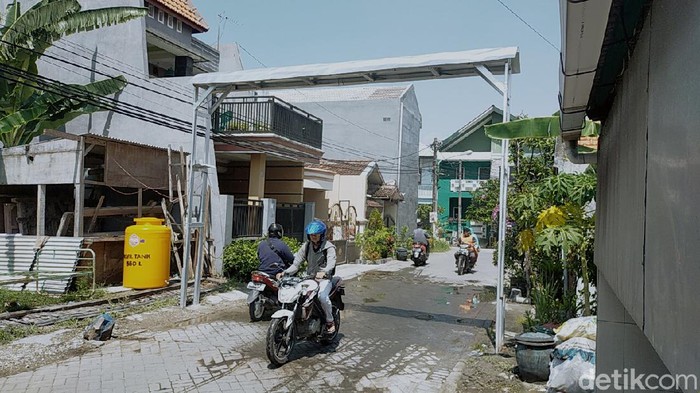 gapura disinfektan otomatis