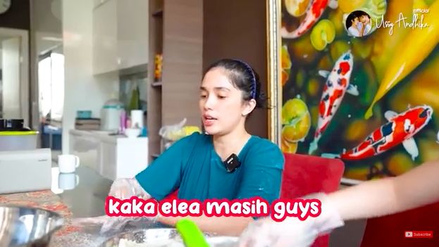 Di Rumah Saja, Ussy Sulistiawaty Bikin Siomay Sampai Steak Sendiri