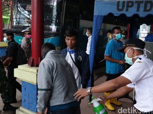 Forkopimda Kota Probolinggo Pantau Penumpang Bus dari Zona Merah Corona