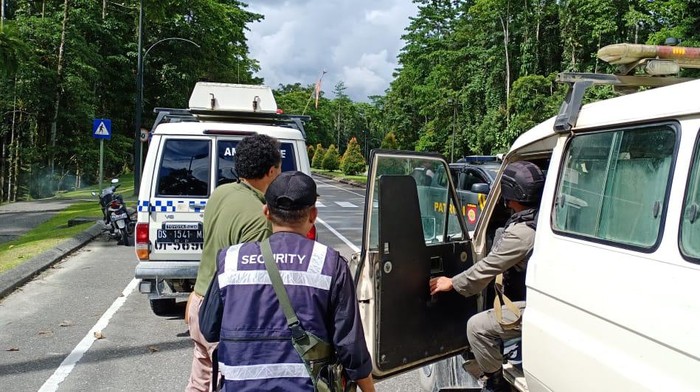 Rentetan tembakan terjadi di kawasan pusat administrasi PT Freeport Indonesia di Kuala Kencana Timika Papua. Dua orang WNA terluka.