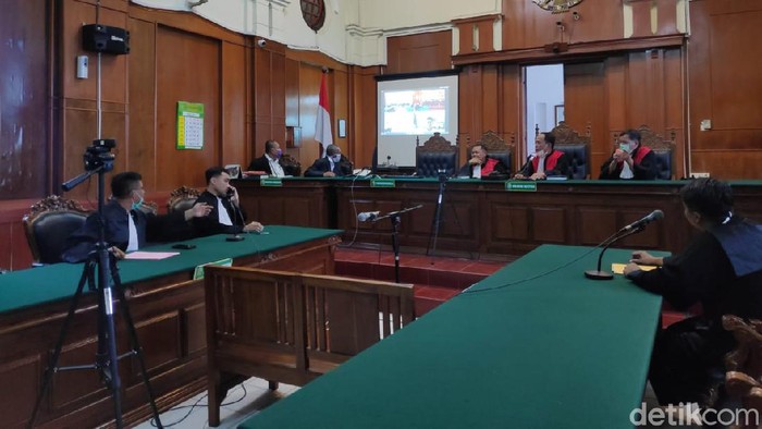 PN Surabaya Gelar Sidang Teleconference
