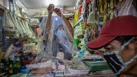 Perjalanan darat, laut, dan udara telah ditangguhkan.  Kantor pemerintahan, sekolah, bisnis, dan transportasi umum dihentikan.