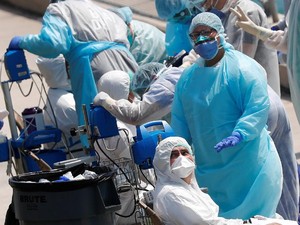 Corona Bisa Tewaskan Hingga 200 Ribu Orang, Trump Perpanjang Social Distancing