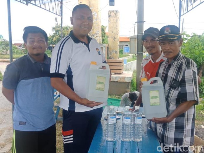 Semangat membantu sesama tampak dari seorang polisi di Lamongan. Ia merelakan gaji dan uang remunerasinya untuk membantu meminimalisir penyebaran virus corona.