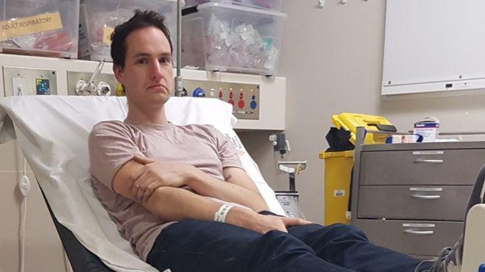Daniel Reardon Ilmuwan asal Australia dirawat karena hidungnya kemasukan magnet.