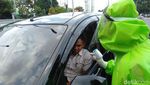 Potret Petugas Pakai APD Jaga Perbatasan Kota Tegal