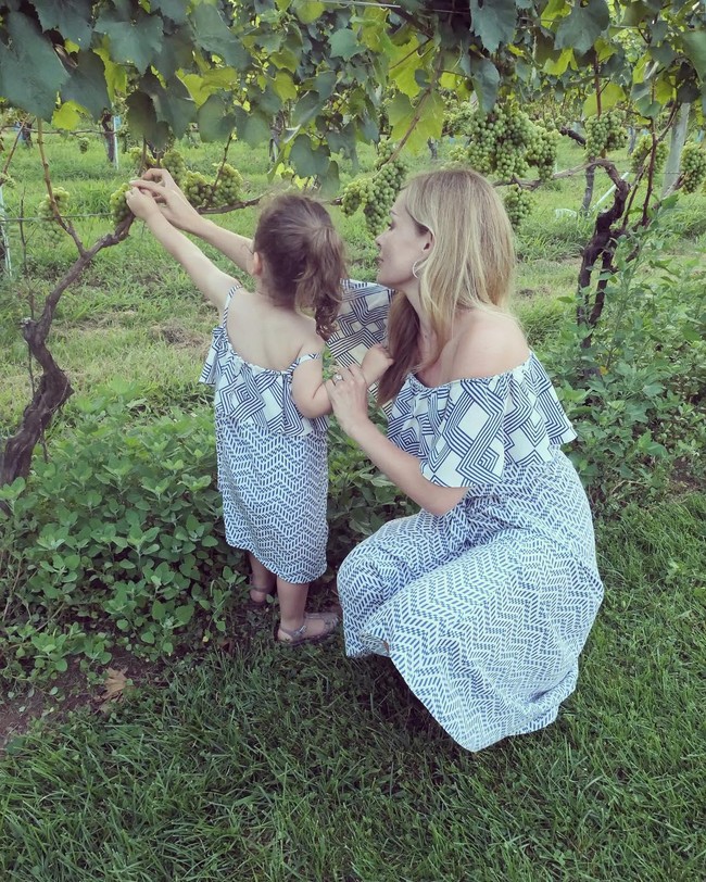 Terlepas dari kesibukannya di industri musik, Katherine tak melupakan perannya sebagai seorang ibu. Pernikahannya dengan seniman bernama Andrew Levitas dikaruniai dua orang anak. (Foto: Instagram/@katherinejenkinsobe)