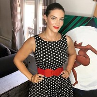 Dilansir The Sun, Sophie Brussaux yang berasal dari Prancis telah beralih dari industri film dewasa ke dunia seni. Ia pun merupakan seorang seniman sukses yang telah memamerkan karya di London, Milan, hingga New York. Foto: Instagram @sophieknowsbetter