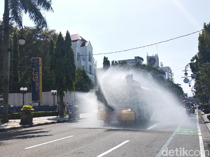 Penyemprotan Disinfektan di Bandung