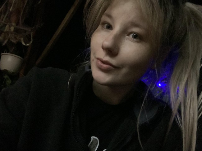 Mantan bintang film porno ini telah berlatih keras untuk mendapatkan bentuk tubuh proporsional, dan telah berkonsultasi untuk menghilangkan tato di bagian belakang lehernya demi bisa masuk ke militer. Foto: Twitter