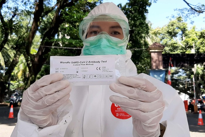 Pemkot Bogor Gelar Rapid Test Tahap 2 Pemerintah Kota Bogor menggelar Rapid Tes massal tahap 2. Ratusan warga yang masuk dalam orang dalam pantauan (ODP) dan orang dalam resiko (ODR) ikut dites.