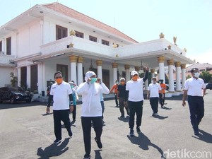 Khofifah Ajak Warga Jawa Timur Berjemur Cegah Corona