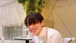 Pesona Tampan Cha Eun Woo Saat Cicip Burger hingga Es Kopi