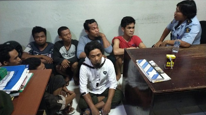 Sebanyak 7 narapidana di Rumah Tahanan (Rutan) Kelas IIA Palu bersikeras minta dibebaskan karena mewabahnya virus corona di Indonesia.