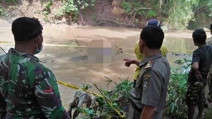 Warga Kecamatan Kesamben Kabupaten Blitar heboh dengan penemuan mayat seorang pria. Hasil penyelidikan polisi, korban sudah pikun dan dilaporkan hilang oleh keluarganya.