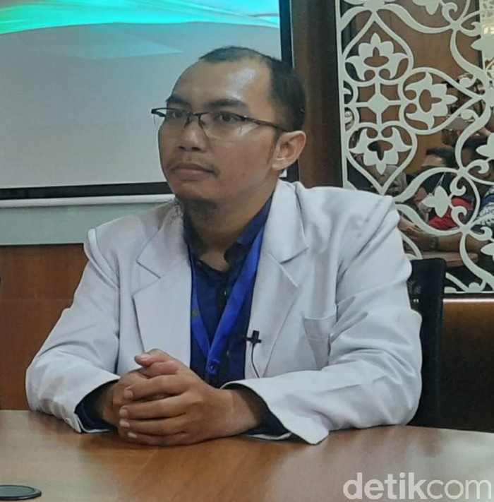 Jubir Satgas Corona RS Unair dr Alfian Nur Rasyid SpP
