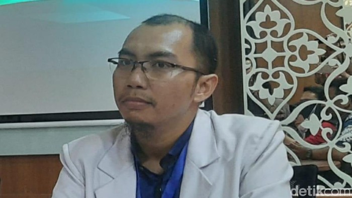 Jubir Satgas Corona RS Unair dr Alfian Nur Rasyid SpP