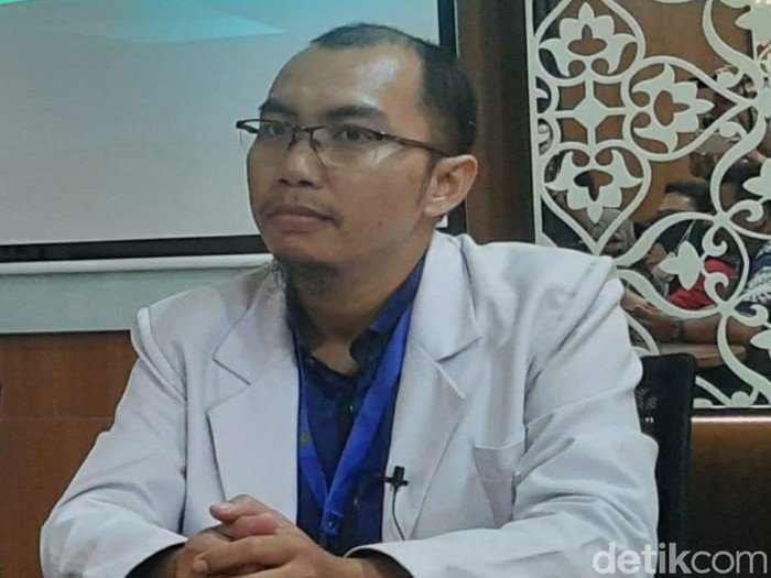 Jubir Satgas Corona RS Unair dr Alfian Nur Rasyid SpP