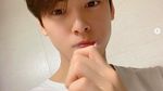 Pesona Tampan Cha Eun Woo Saat Cicip Burger hingga Es Kopi