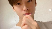 Saking tampannya, Cha Eun Woo dijuluki ‘face genius’ oleh penggemarnya. Wajah tampannya ini bukan hasil operasi lho! Foto: Instagram eunwo.o_c