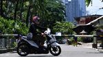 Lelah Menunggu Pemerintah, Jalan Kampung Ini di Lockdown Warga