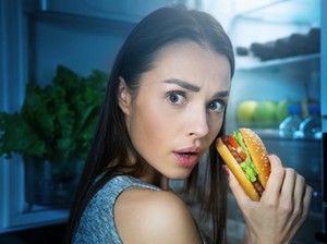 WFH Lebih Sering Makan Enak, Waspada Kolesterol Meningkat!