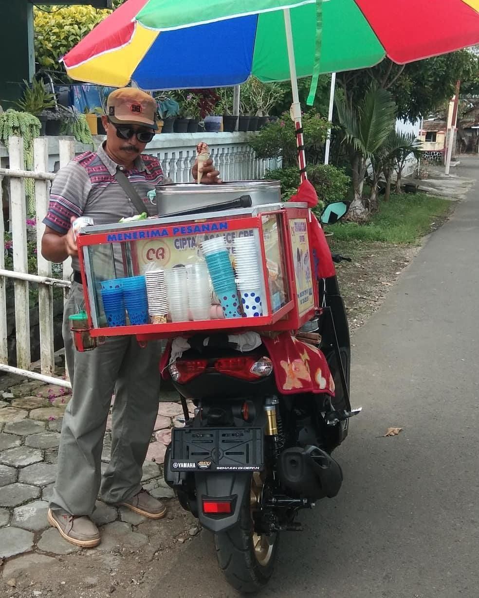 Jualan Es Krim Pakai Motor Rp 30 Juta