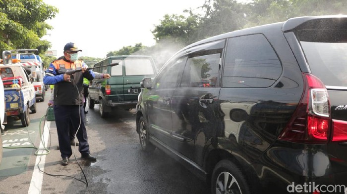 Pemkot Surabaya menyiapkan pembatasan sosial skala besar, mengikuti ajuran Pemerintah Pusat. Harapannya itu bisa menekan penyebaran virus corona.