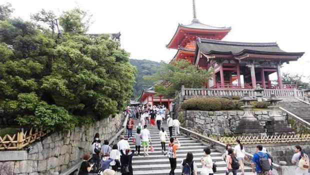 Indahnya Pemandangan dari Puncak Kuil Kiyomizudera Kyoto