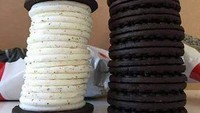 Biskuit oreo yang khas dengan krim putih rasa vanilla pun tak luput dari isengnya tangan netizen. Bagian krim dan biskuit sengaja dipisahkan kemudian ditumpuk rata  Foto: istimewa