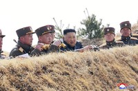 Media milik pemerintah Korea Utara melaporkan, Senin (30/3), Korea Utara sukses melakukan uji coba peluncuran roket-roket terbaru sehari lalu.