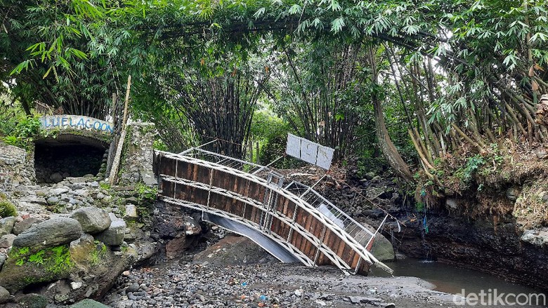 Jembatan blue lagoon Sleman ambrol Jembatan blue lagoon Sleman ambrol