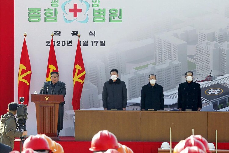 Media milik pemerintah Korea Utara melaporkan, Senin (30/3), Korea Utara sukses melakukan uji coba peluncuran roket-roket terbaru sehari lalu.