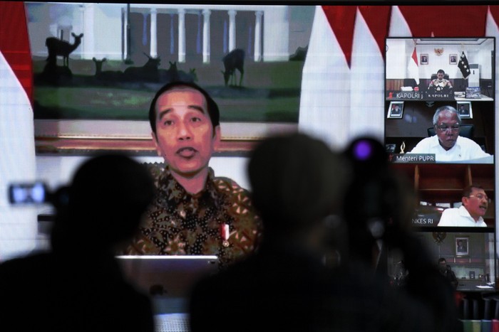 Imbauan Tidak Mudik untuk Cegah Corona Presiden Joko Widodo menghimbau masyarakat Indonesia untuk tidak diperkenankan mudik demi mencegah penularan virus corona (COVID-19).