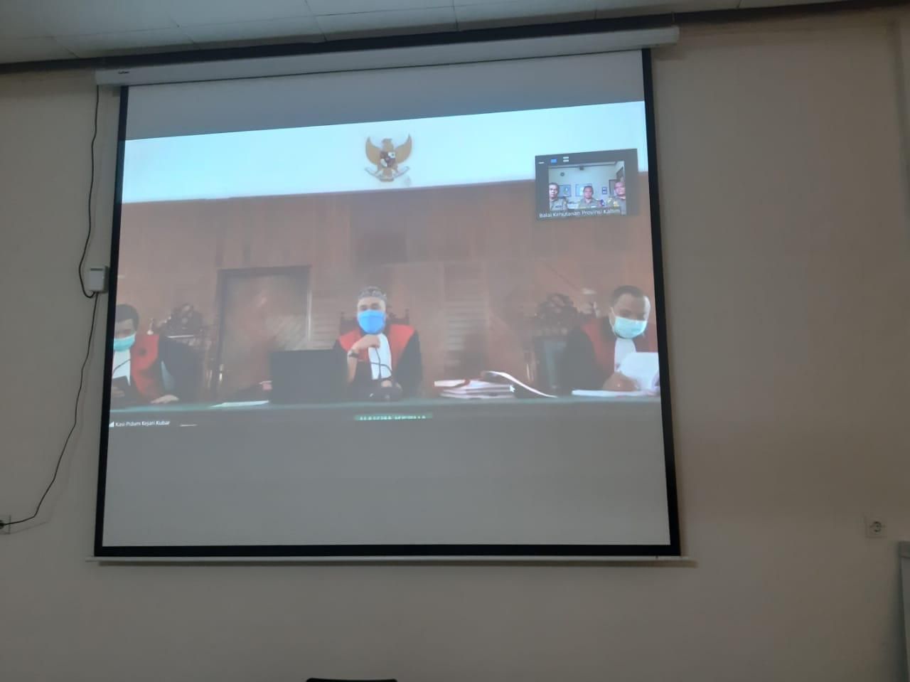Physical Distancing, Pelaku Pembalakan Liar Disidang Secara Online