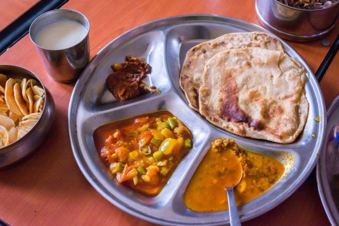 Mulia! Pensiunan Ini Beri Makan 131 Buruh Terlantar Selama India Lockdown
