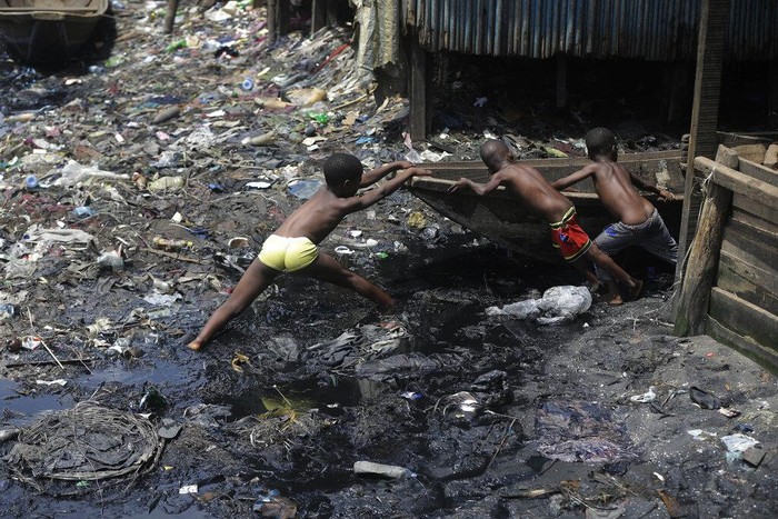 Potret Warga Miskin Menghadapi Wabah Corona COVID-19 yang mejadi pandemi global merebak hingga ke negara miskin di dunia. Warga di sana pun bertahan hidup dengan seadanya dari serangan wabah Corona.